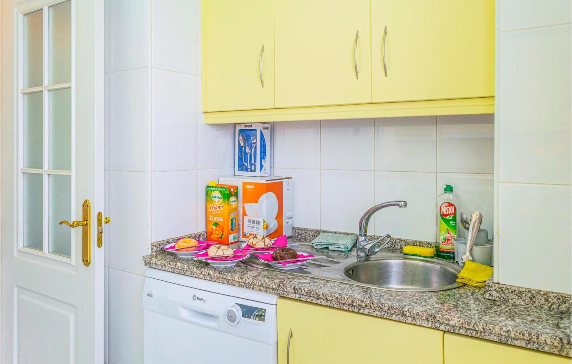 Lovely Apartment In Marbella With Kitchenette Exterior foto
